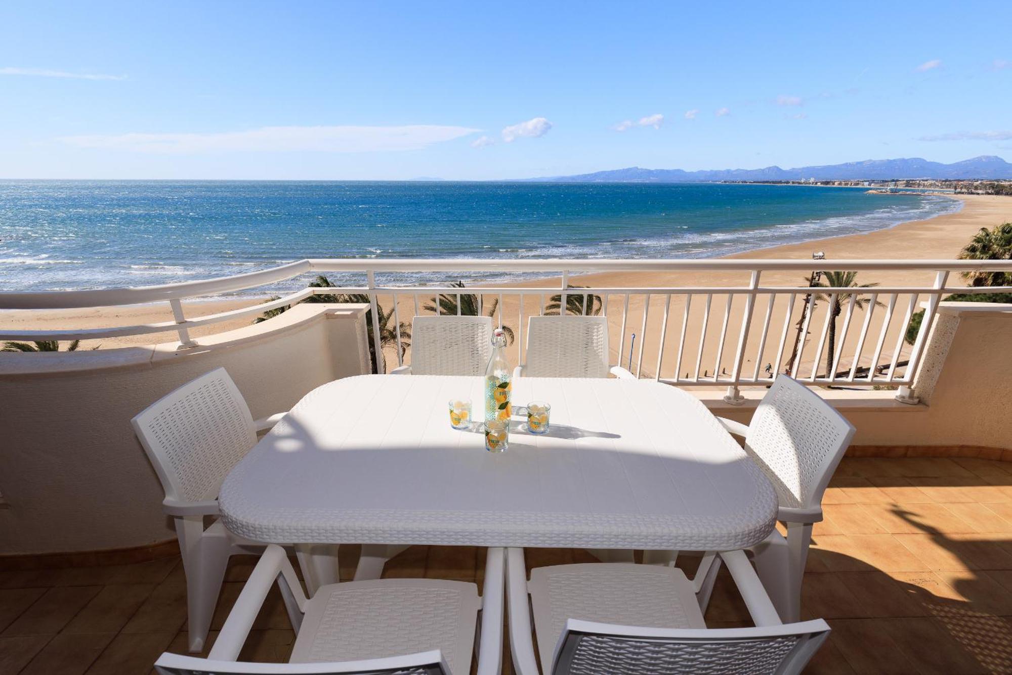 Uhc Santillana Family Complex Salou Bagian luar foto